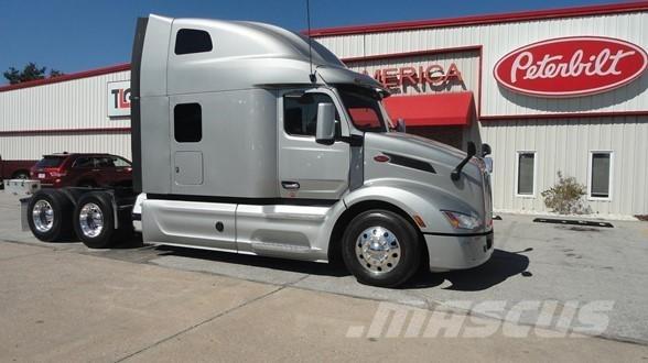 Peterbilt 579 Conventional Trucks / Tractor Trucks