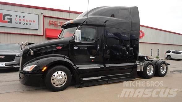 Peterbilt 579 Conventional Trucks / Tractor Trucks