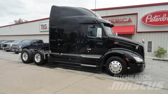 Peterbilt 579 Conventional Trucks / Tractor Trucks