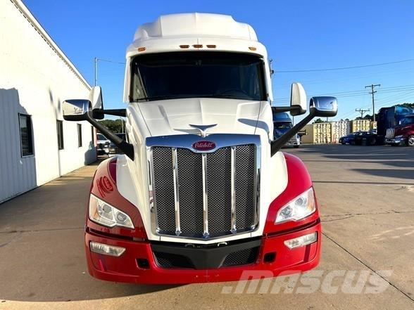 Peterbilt 579 Conventional Trucks / Tractor Trucks