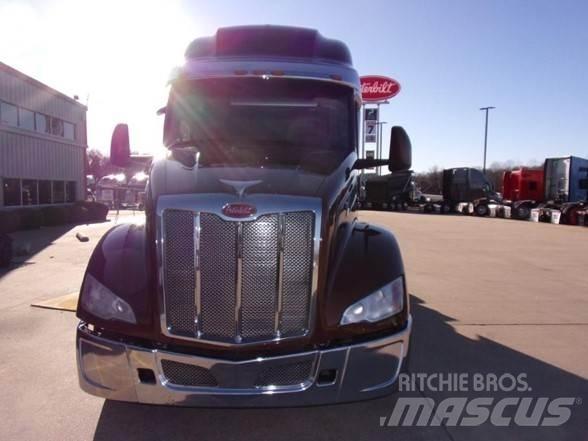 Peterbilt 579 Conventional Trucks / Tractor Trucks
