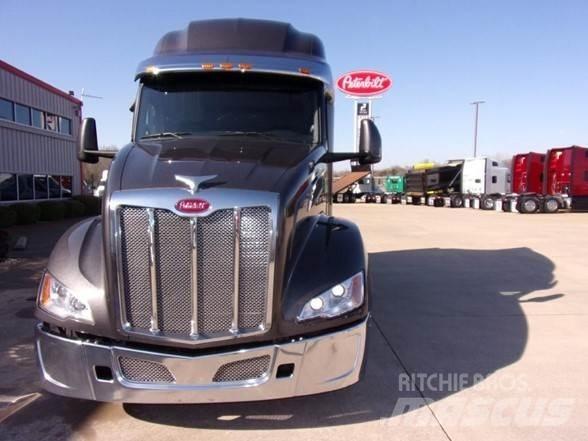 Peterbilt 579 Conventional Trucks / Tractor Trucks