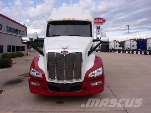 Peterbilt 579 Conventional Trucks / Tractor Trucks