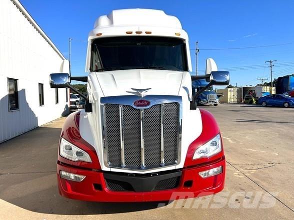 Peterbilt 579 Conventional Trucks / Tractor Trucks