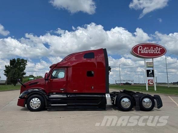 Peterbilt 579 Conventional Trucks / Tractor Trucks