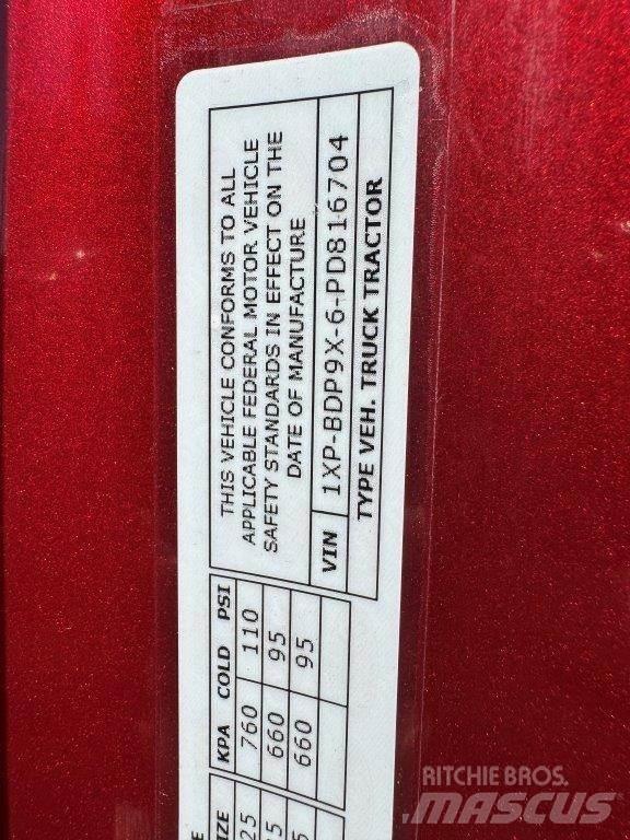 Peterbilt 579 Conventional Trucks / Tractor Trucks