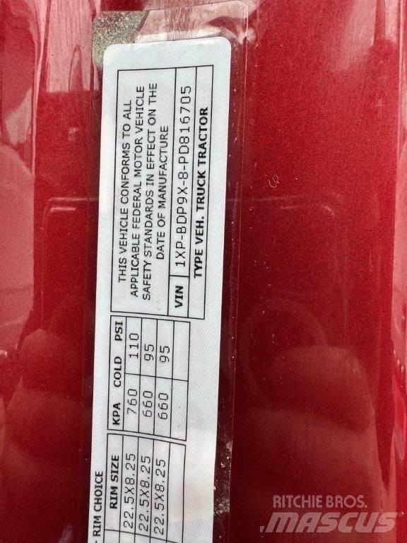 Peterbilt 579 Conventional Trucks / Tractor Trucks