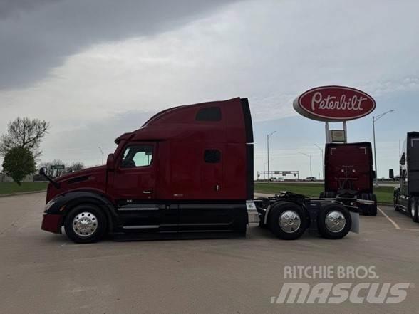 Peterbilt 579 Conventional Trucks / Tractor Trucks