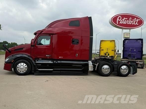 Peterbilt 579 Conventional Trucks / Tractor Trucks