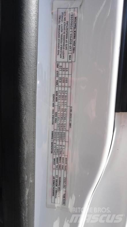 Peterbilt 579 Conventional Trucks / Tractor Trucks