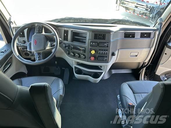 Peterbilt 579 Conventional Trucks / Tractor Trucks
