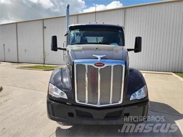 Peterbilt 579 Conventional Trucks / Tractor Trucks