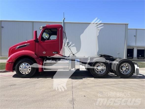 Peterbilt 579 Conventional Trucks / Tractor Trucks