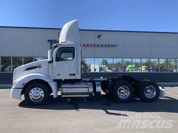 Peterbilt 579 Conventional Trucks / Tractor Trucks