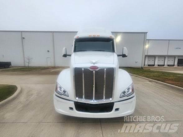 Peterbilt 579 Conventional Trucks / Tractor Trucks