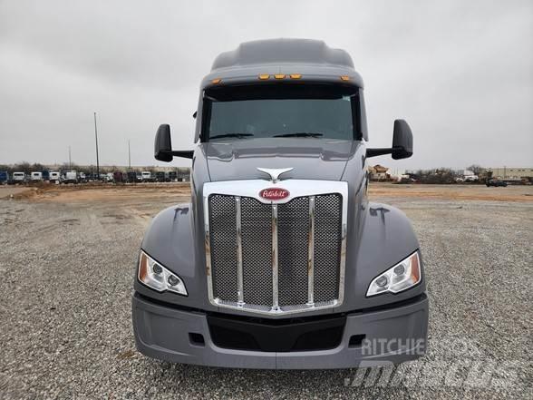 Peterbilt 579 Conventional Trucks / Tractor Trucks