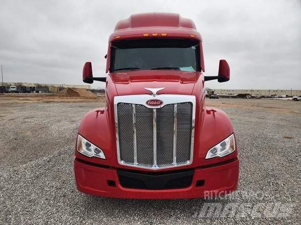 Peterbilt 579 Conventional Trucks / Tractor Trucks