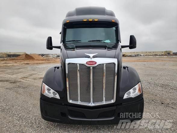 Peterbilt 579 Conventional Trucks / Tractor Trucks