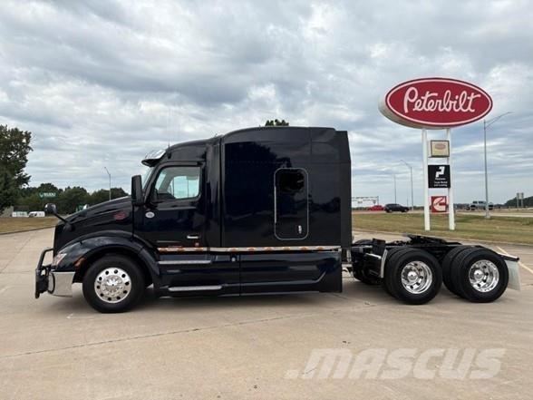 Peterbilt 579 Conventional Trucks / Tractor Trucks