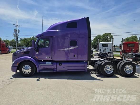 Peterbilt 579 Conventional Trucks / Tractor Trucks
