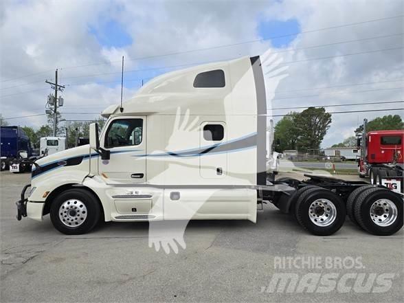 Peterbilt 579 Conventional Trucks / Tractor Trucks