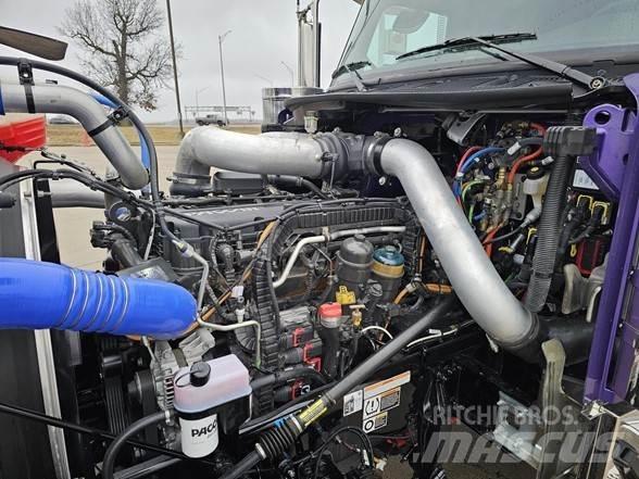 Peterbilt 589 Conventional Trucks / Tractor Trucks