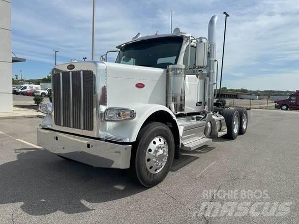 Peterbilt 589 Conventional Trucks / Tractor Trucks