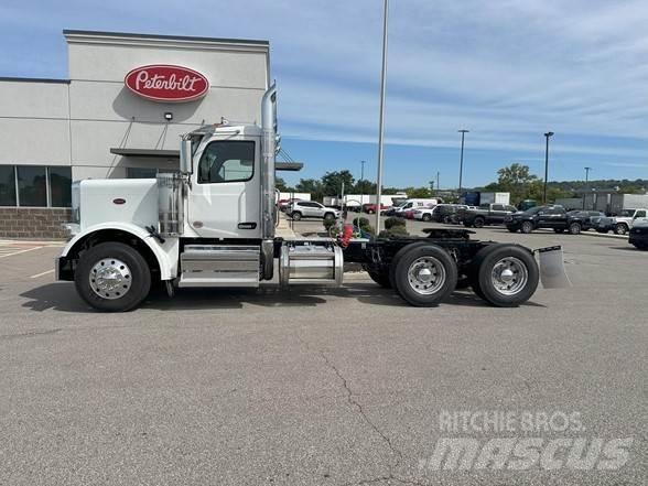 Peterbilt 589 Conventional Trucks / Tractor Trucks