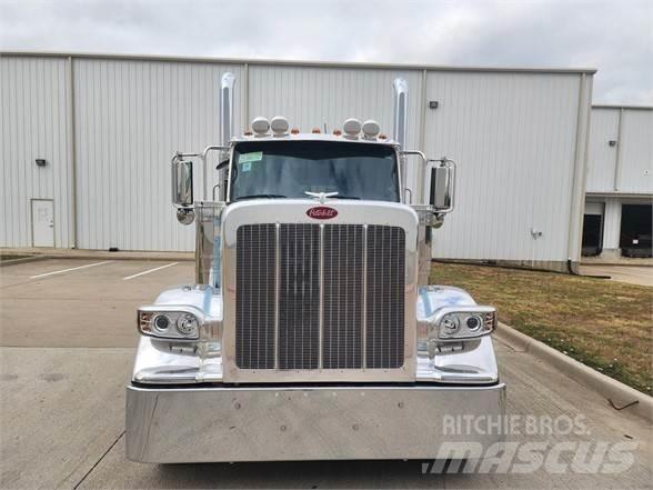 Peterbilt 589 Conventional Trucks / Tractor Trucks
