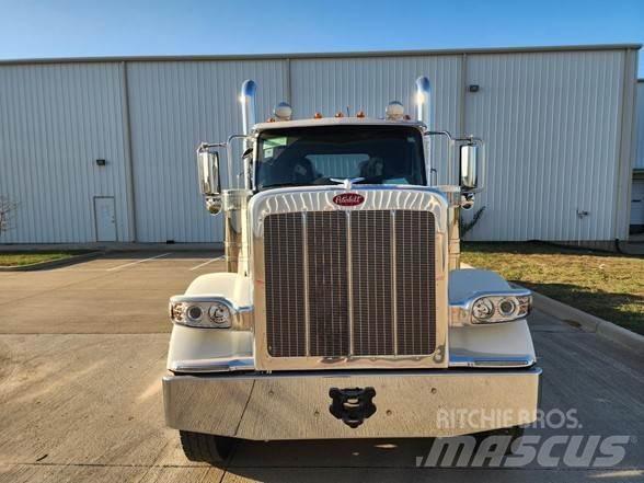 Peterbilt 589 Conventional Trucks / Tractor Trucks