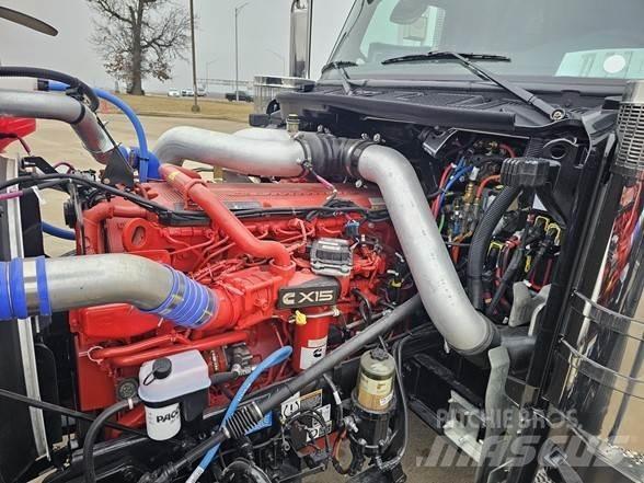 Peterbilt 589 Conventional Trucks / Tractor Trucks