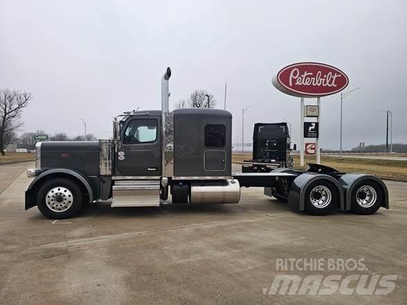 Peterbilt 589 Conventional Trucks / Tractor Trucks