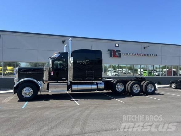 Peterbilt 589 Conventional Trucks / Tractor Trucks