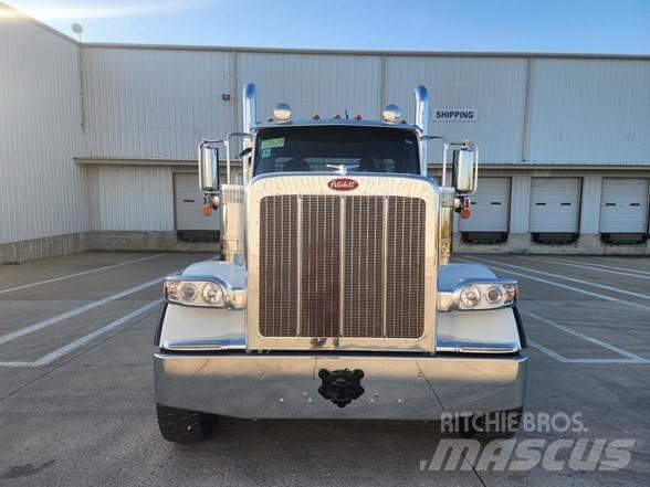 Peterbilt 589 Conventional Trucks / Tractor Trucks