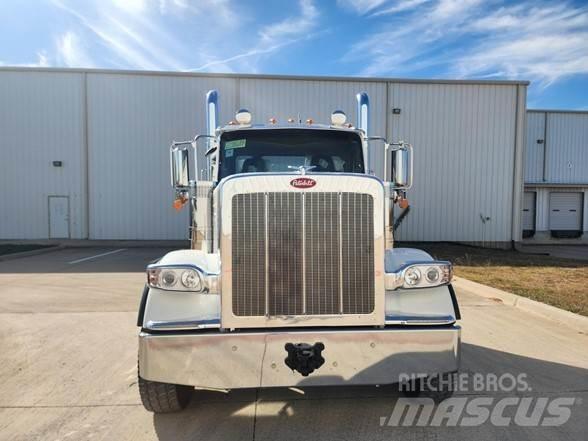 Peterbilt 589 Conventional Trucks / Tractor Trucks