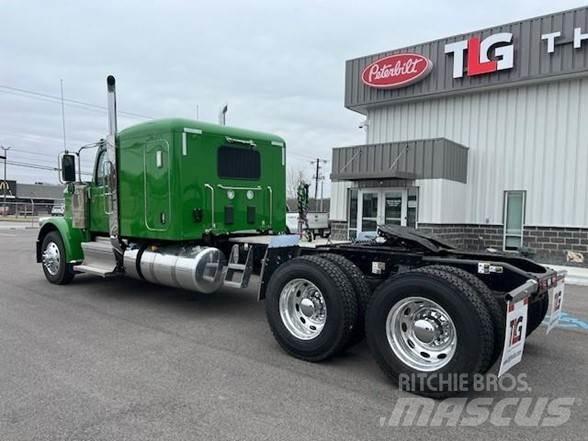 Peterbilt 589 Conventional Trucks / Tractor Trucks