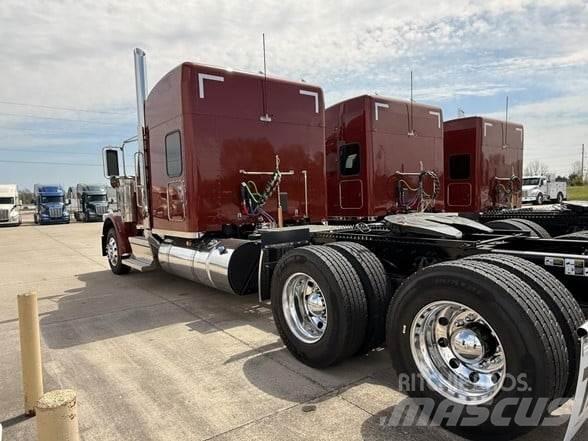 Peterbilt 589 Conventional Trucks / Tractor Trucks