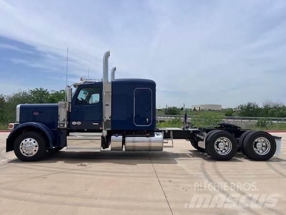 Peterbilt 589 Conventional Trucks / Tractor Trucks