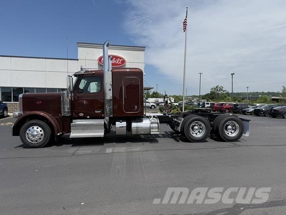 Peterbilt 589 Conventional Trucks / Tractor Trucks