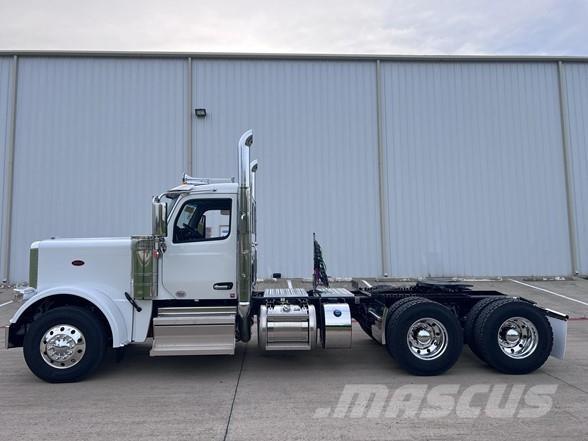 Peterbilt 589 Conventional Trucks / Tractor Trucks