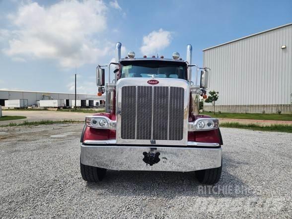 Peterbilt 589 Conventional Trucks / Tractor Trucks