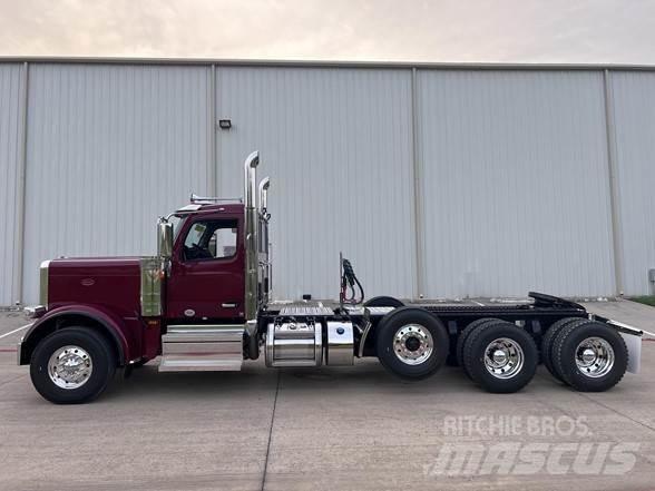 Peterbilt 589 Conventional Trucks / Tractor Trucks