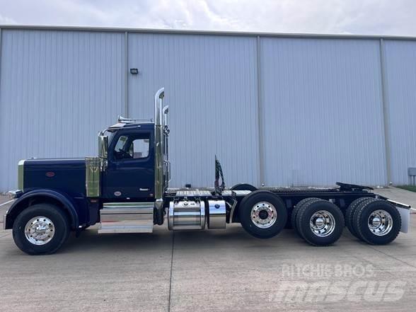 Peterbilt 589 Conventional Trucks / Tractor Trucks