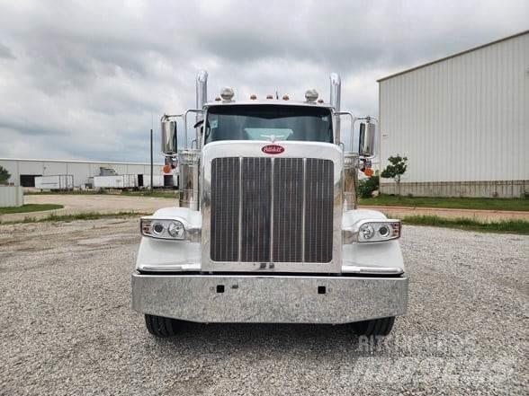 Peterbilt 589 Conventional Trucks / Tractor Trucks