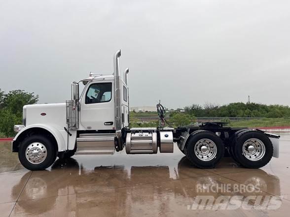 Peterbilt 589 Conventional Trucks / Tractor Trucks