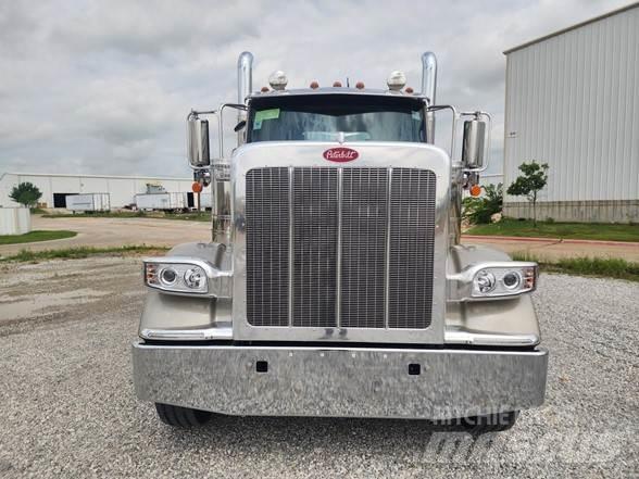Peterbilt 589 Conventional Trucks / Tractor Trucks