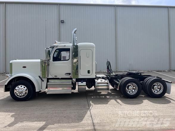 Peterbilt 589 Conventional Trucks / Tractor Trucks