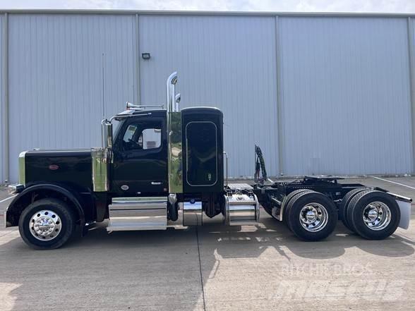 Peterbilt 589 Conventional Trucks / Tractor Trucks