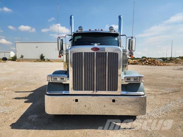 Peterbilt 589 Conventional Trucks / Tractor Trucks