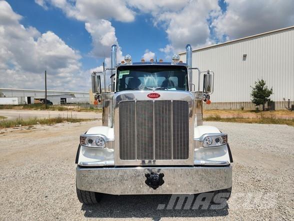 Peterbilt 589 Conventional Trucks / Tractor Trucks